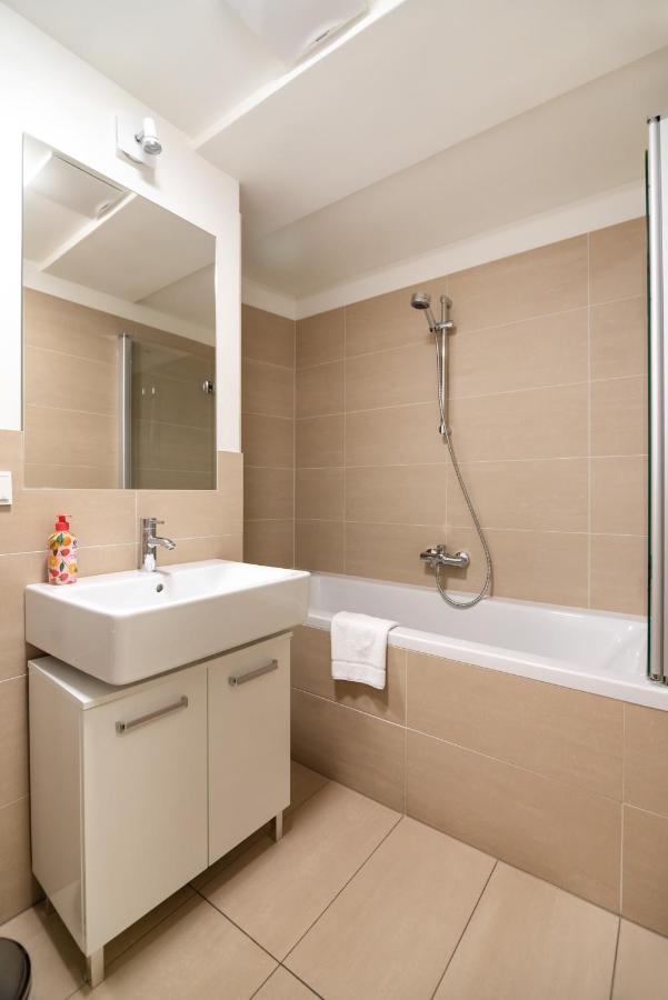 Quiet And Cozy Apartment Next To Mariahilfer Strasse And Naschmarkt With Ac, Minimum 30 Nights 维也纳 外观 照片