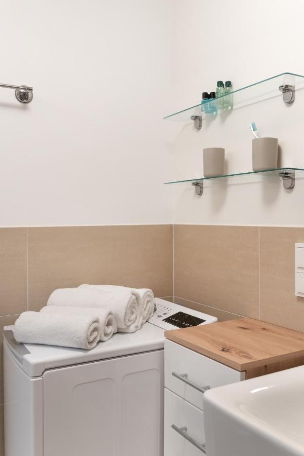Quiet And Cozy Apartment Next To Mariahilfer Strasse And Naschmarkt With Ac, Minimum 30 Nights 维也纳 外观 照片