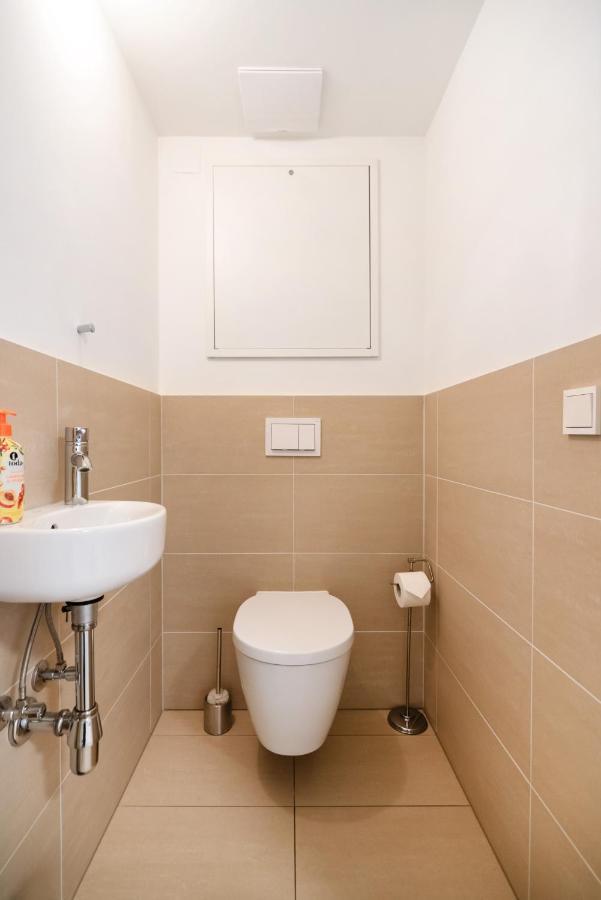 Quiet And Cozy Apartment Next To Mariahilfer Strasse And Naschmarkt With Ac, Minimum 30 Nights 维也纳 外观 照片